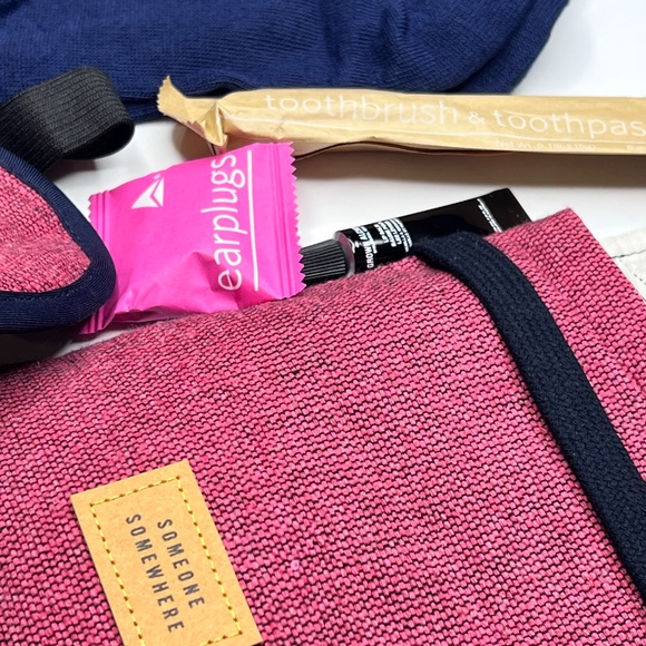 Delta Air Lines One Amenity Kit Someone Somewhere - Picture 6 of 9